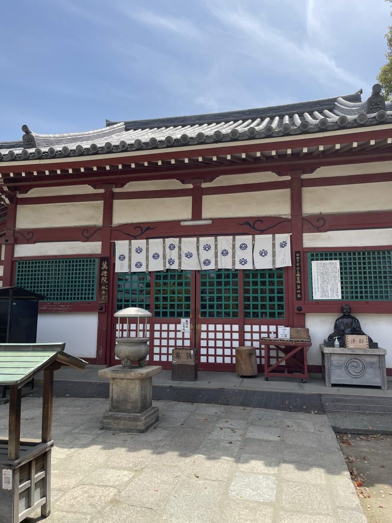 四天王寺 万灯院(紙衣堂)
Shi Ten'nōji man-tō-in (kami Koromo Dō)