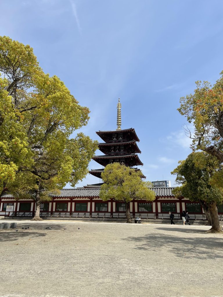 四天王寺 西からみた五重塔
Shitennoji Temple Five-story Pagoda seen from the west